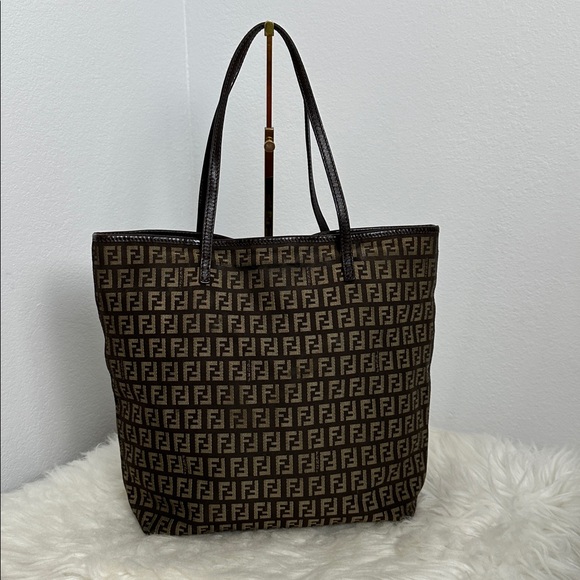 💯 Authentic Fendi Monogram Brown Tote Bag🍀 - Picture 1 of 16